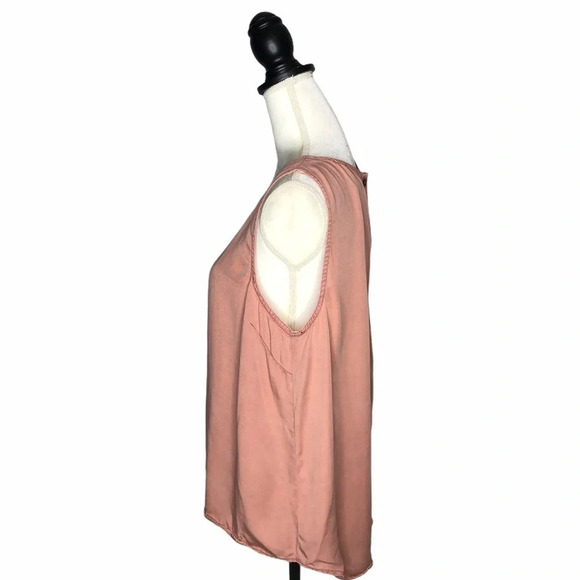 C&C California Valentines Day Pink Button Back Date Night Sleeveless Blouse - Picture 5 of 7